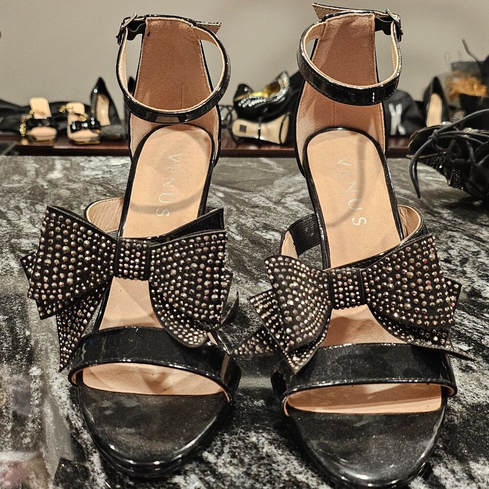 Venus Black Patent Leather Heels with Studded Bow Size 6.5 - Picture 1 of 3